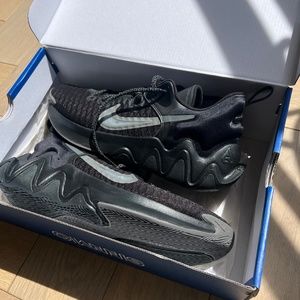 Giannis Immortality MENS Black/Anthracite 10.5 **NEW WITH BOX** **NEVER WORN**